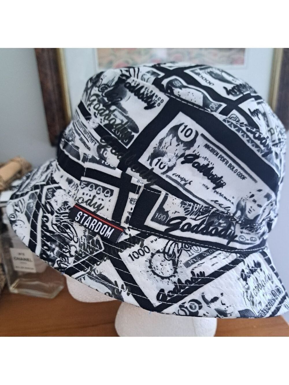 STARDOM Highflyer Black White Graphic Print Bucket Hat Beachy Adult Small